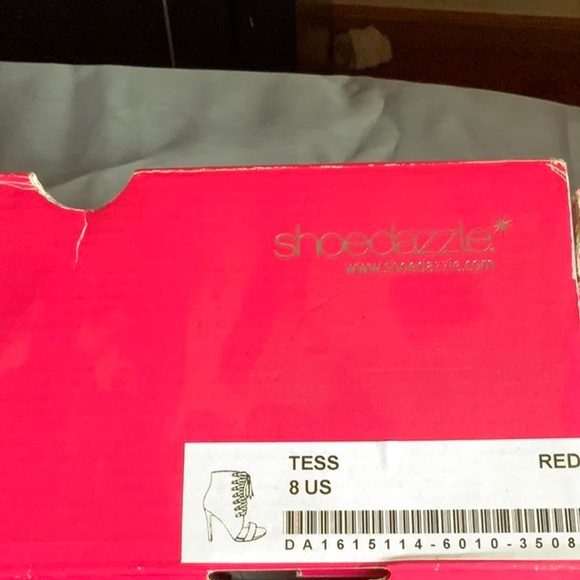 NIB1 RED TESS HEALS - Picture 4 of 4